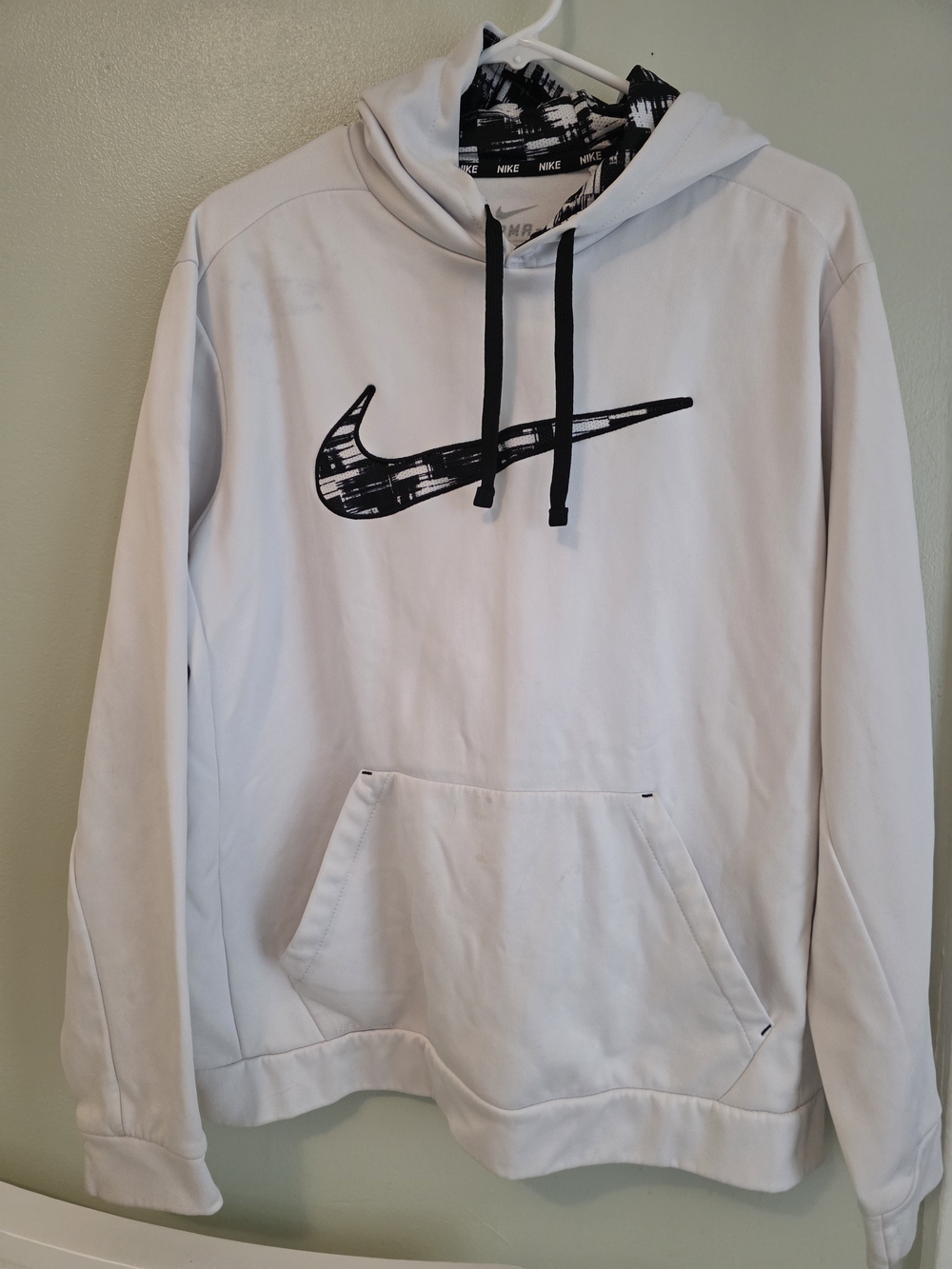 Nike Men's White Pullover Hoodie with Black Swoosh